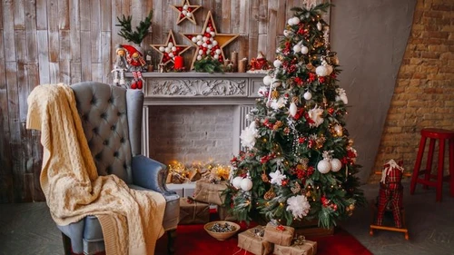 Изкуствени коледни елхи 120 см: практично и красиво решение